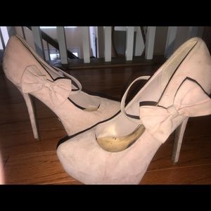 Baby pink heels with bow 🎀🎀🎀